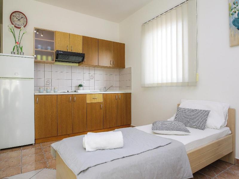 Pool Apartments Lucky Luke image