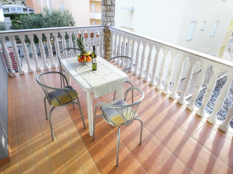 Pool Apartments Lucky Luke image