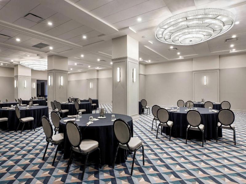 Cyrus Hotel image