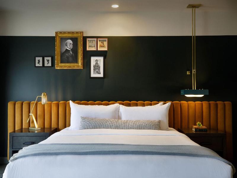 Cyrus Hotel image