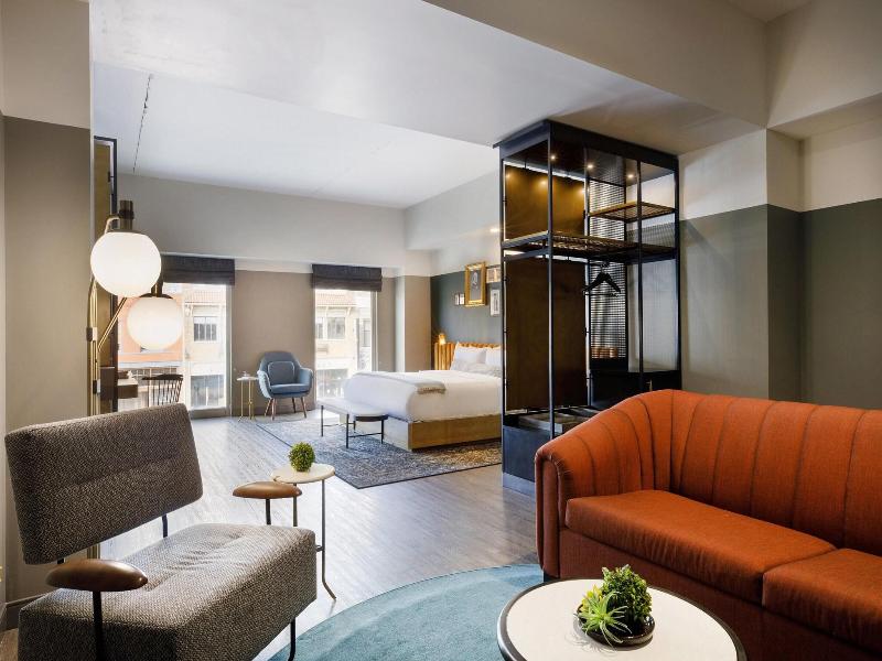 Cyrus Hotel image