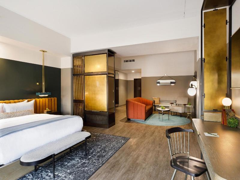 Cyrus Hotel image