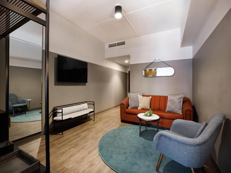 Cyrus Hotel image