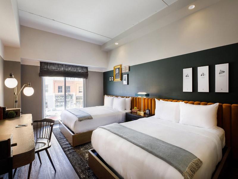 Cyrus Hotel image