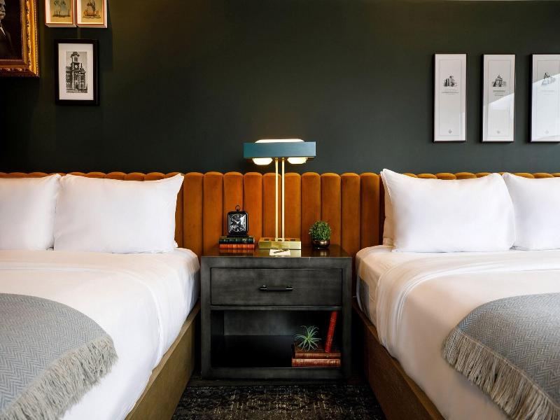 Cyrus Hotel image