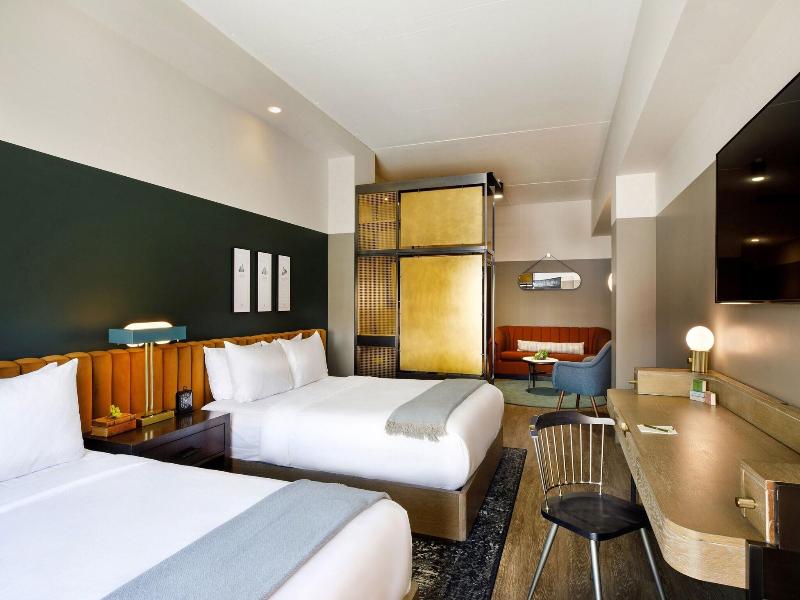 Cyrus Hotel image