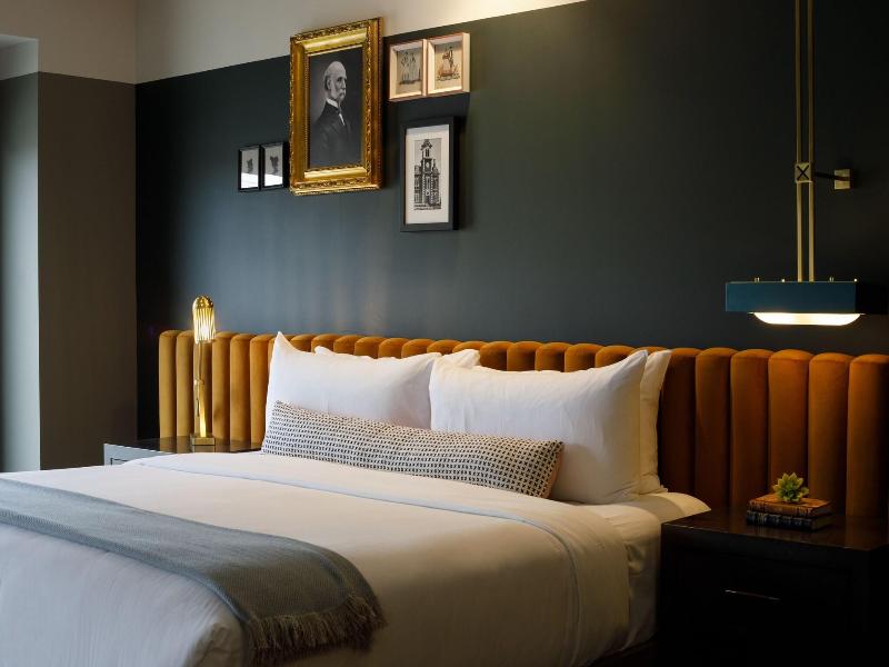 Cyrus Hotel image