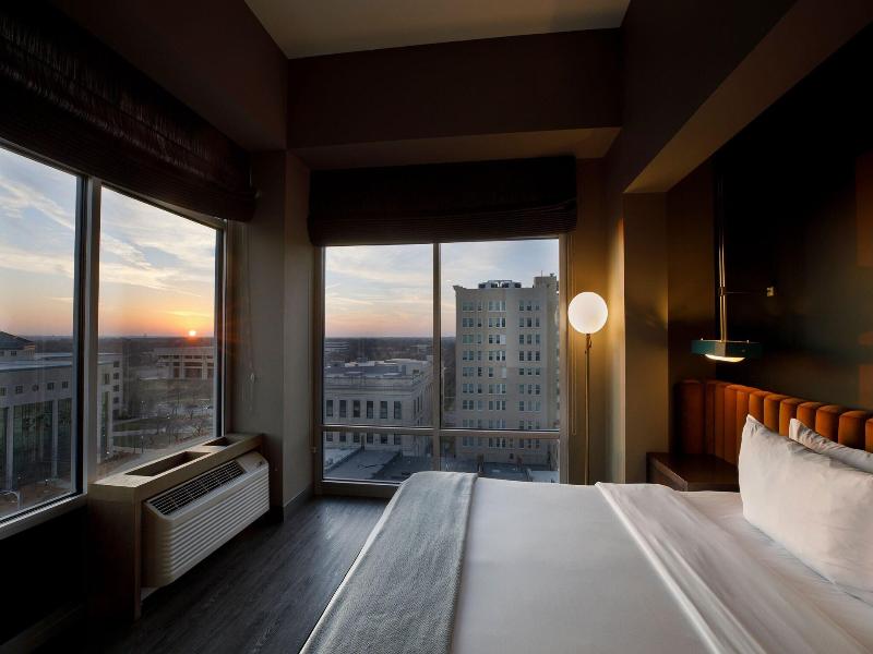 Cyrus Hotel image