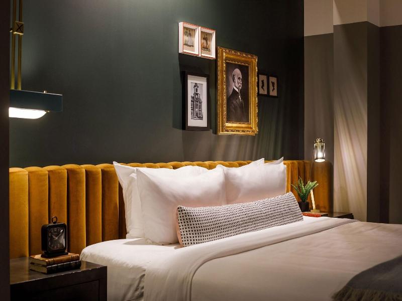 Cyrus Hotel image