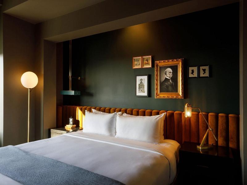 Cyrus Hotel image
