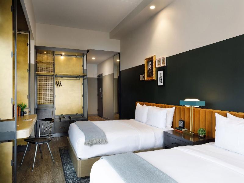 Cyrus Hotel image