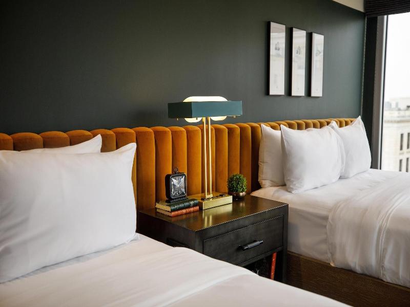 Cyrus Hotel image