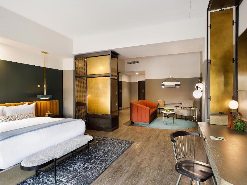 Cyrus Hotel image