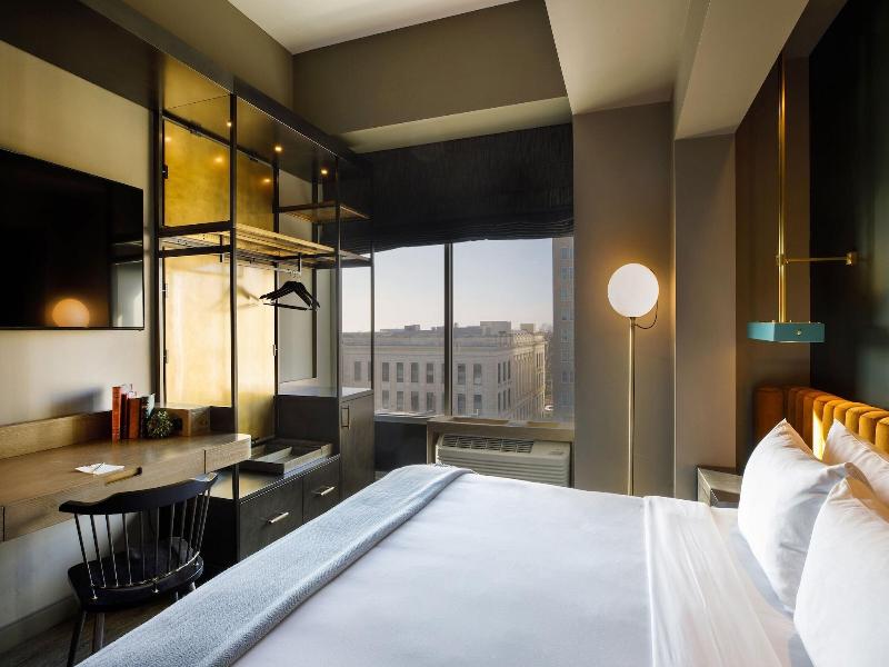 Cyrus Hotel image