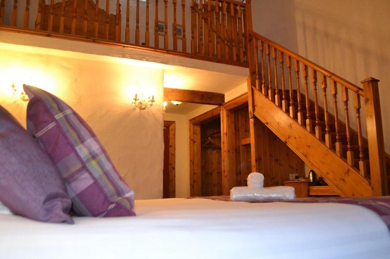 Walsh's Hotel image