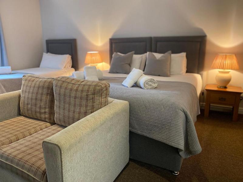 The Oaks Hotel image