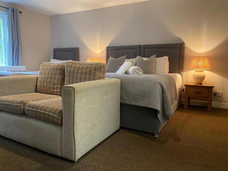 The Oaks Hotel image