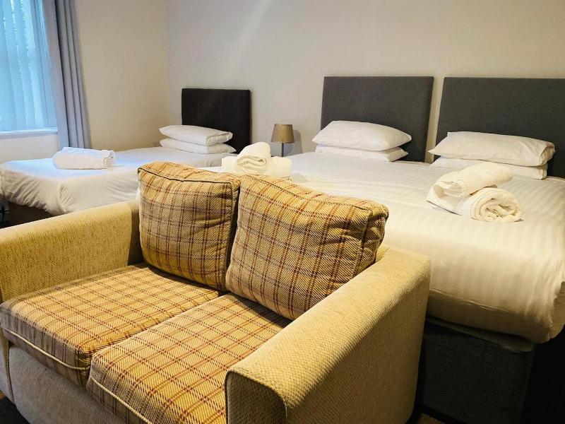 The Oaks Hotel image