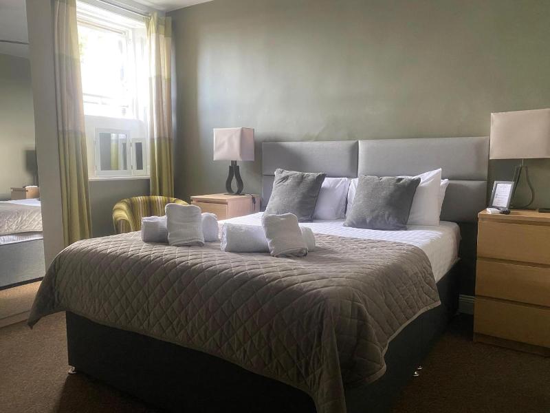 The Oaks Hotel image