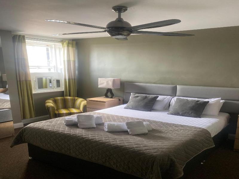 The Oaks Hotel image