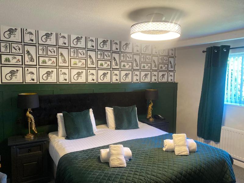 The Oaks Hotel image