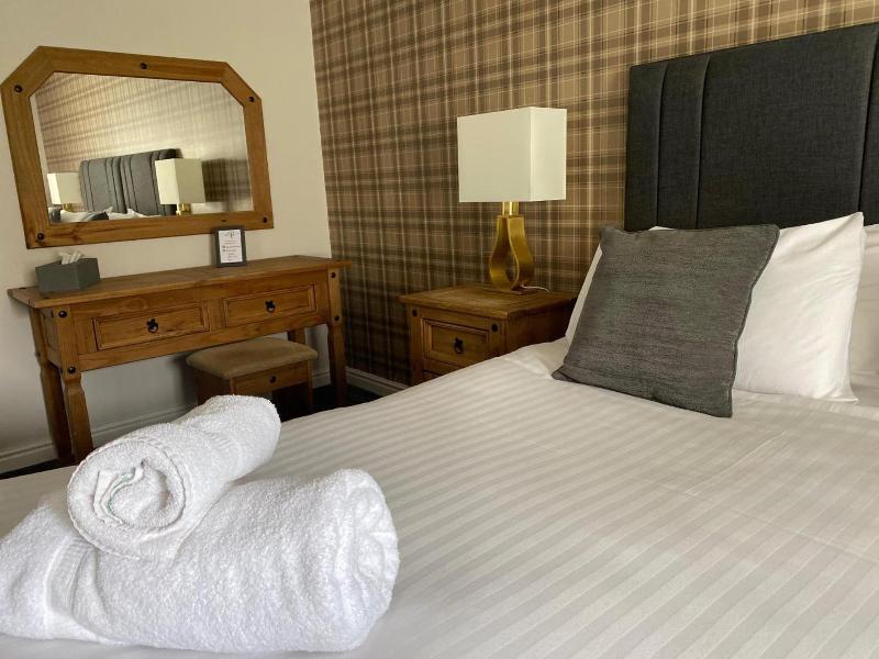 The Oaks Hotel image