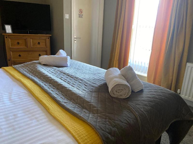 The Oaks Hotel image