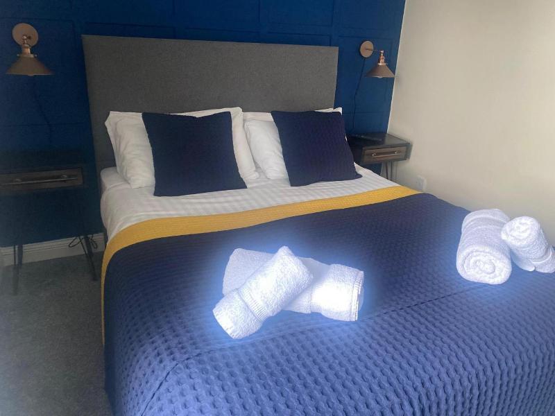 The Oaks Hotel image