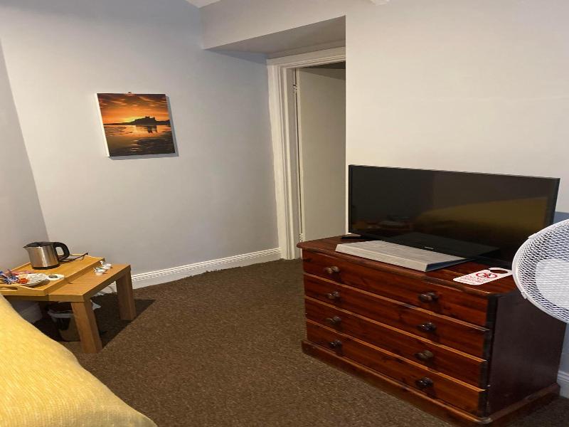 The Oaks Hotel image