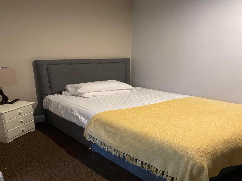 The Oaks Hotel image