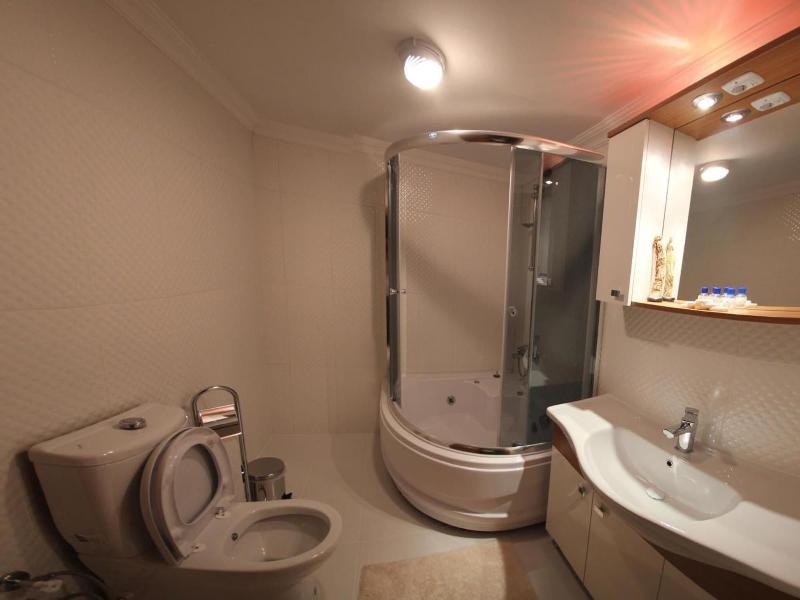 Ucem Hotel image