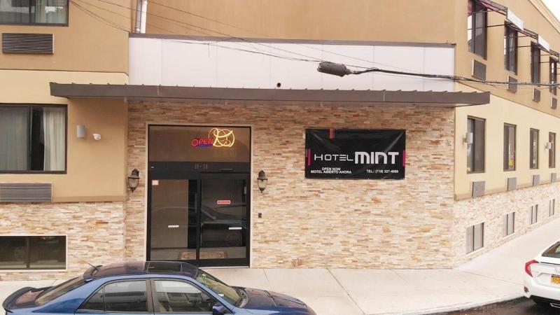 Hotel Mint Jfk Airport image