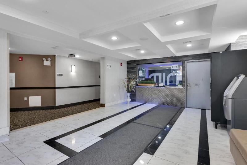 Hotel Mint Jfk Airport image