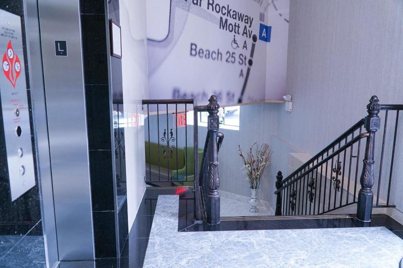 Hotel Mint Jfk Airport image