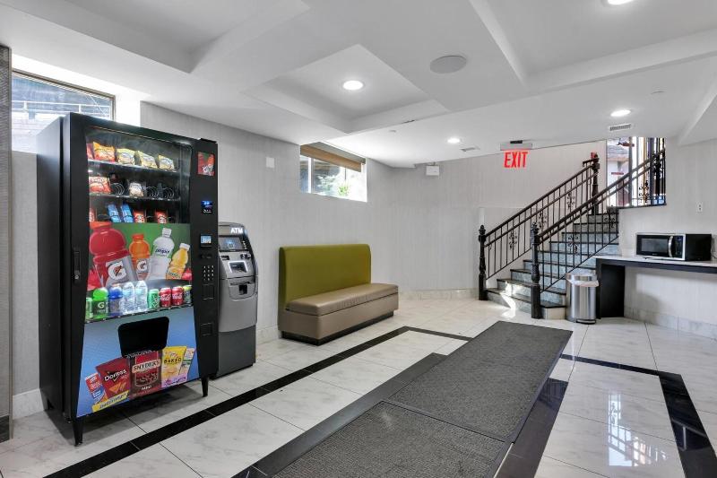 Hotel Mint Jfk Airport image