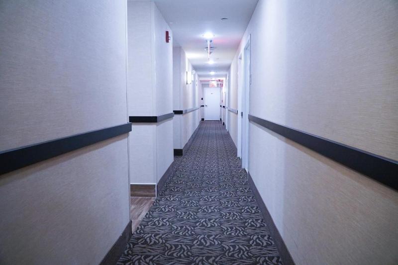 Hotel Mint Jfk Airport image