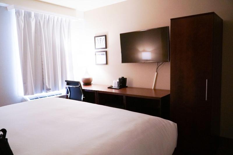 Hotel Mint Jfk Airport image