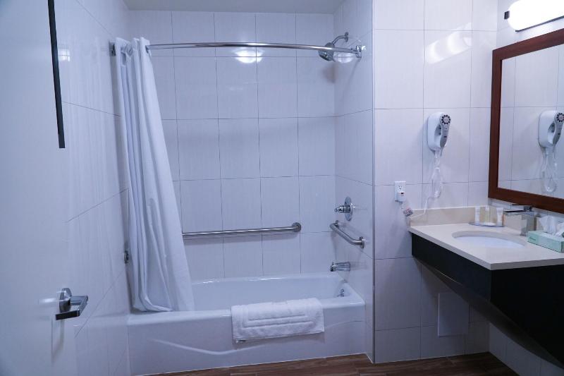 Hotel Mint Jfk Airport image