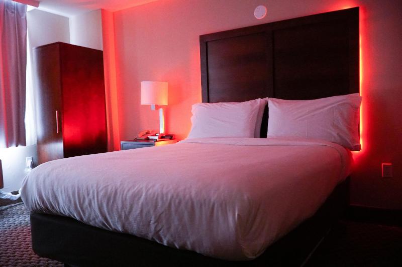 Hotel Mint Jfk Airport image