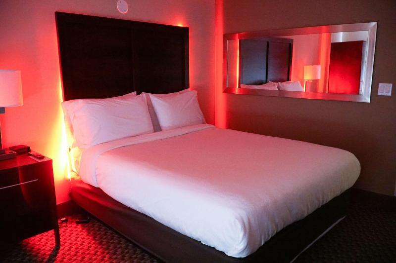 Hotel Mint Jfk Airport image