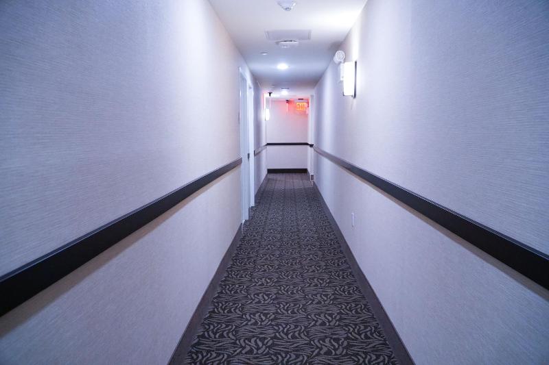 Hotel Mint Jfk Airport image