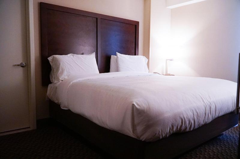 Hotel Mint Jfk Airport image