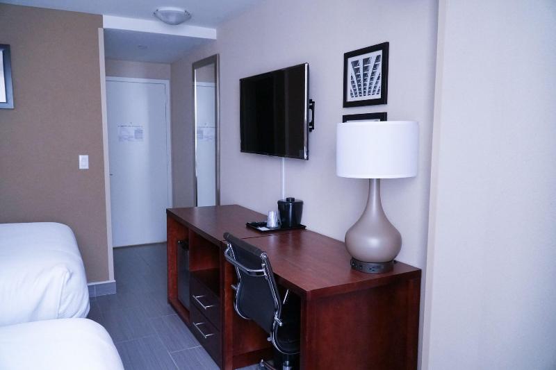 Hotel Mint Jfk Airport image