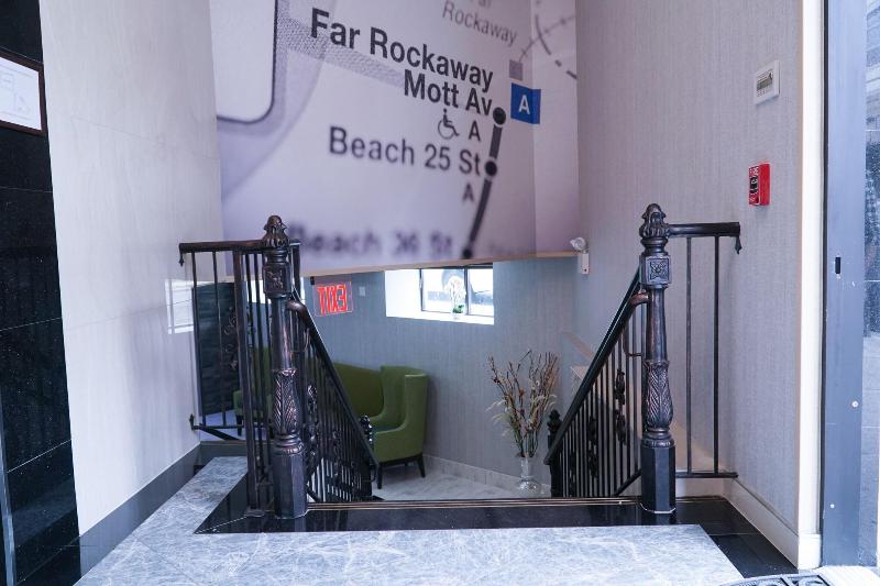 Hotel Mint Jfk Airport image