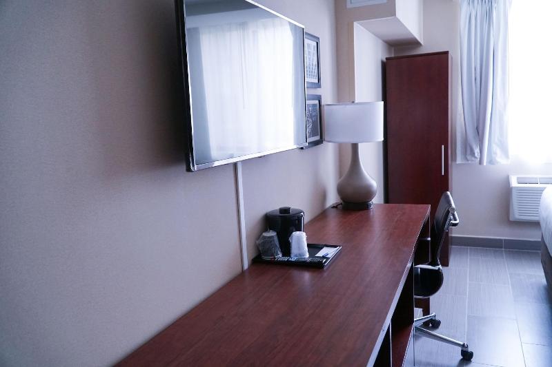 Hotel Mint Jfk Airport image