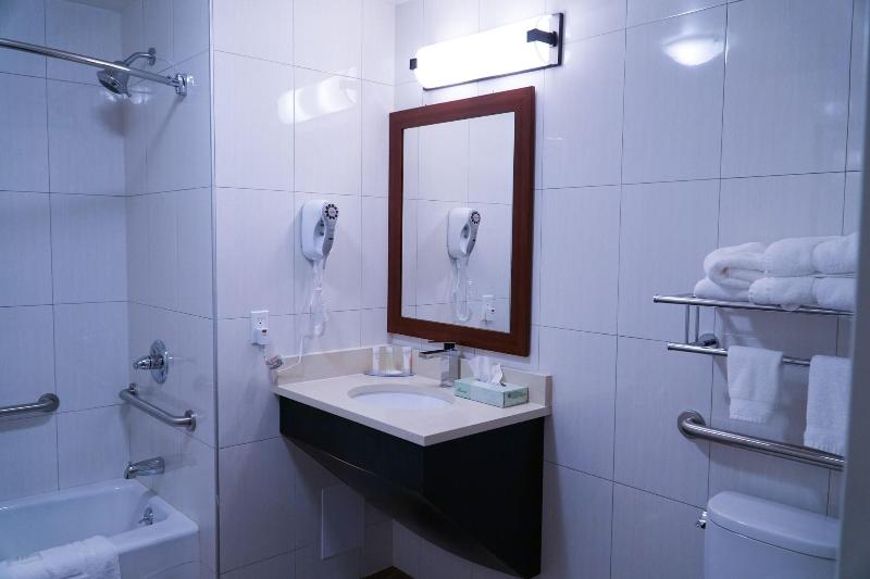 Hotel Mint Jfk Airport image