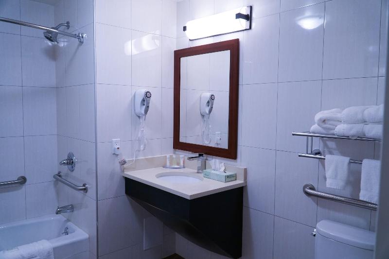 Hotel Mint Jfk Airport image