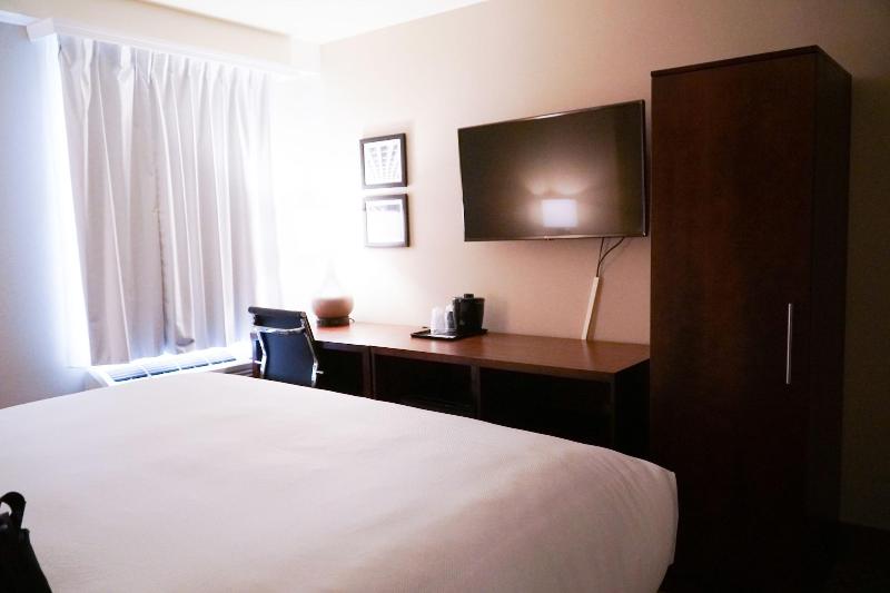 Hotel Mint Jfk Airport image