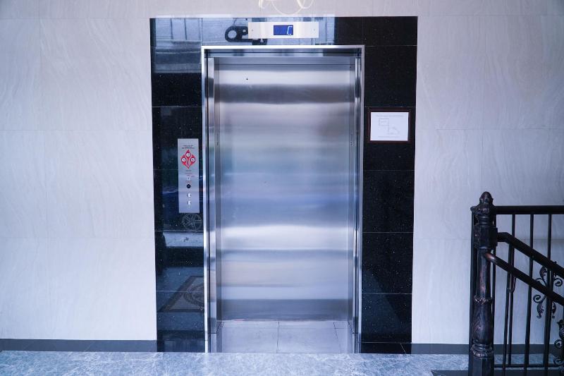 Hotel Mint Jfk Airport image