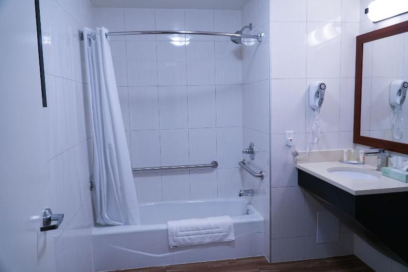Hotel Mint Jfk Airport image